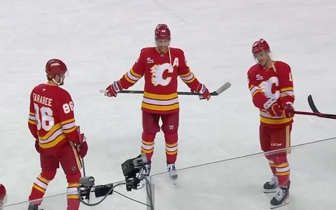 Video: Kalgari "Flames" hokejistu iesildīšanās liek uzdot jautājumus