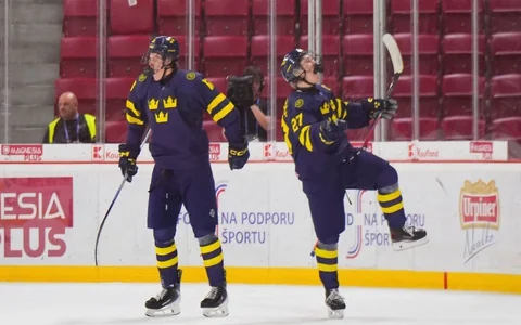 Zviedru U18 hokejisti atriebjas par sakāvi pērnā gada finālā