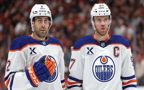 Kanādas izlasē spēlēs divi no NHL dārgākajiem aizsargiem