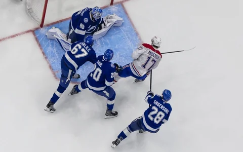 NHL saldais ēdiens: Girgensonam un "Lightning" sērijas septītā spēle