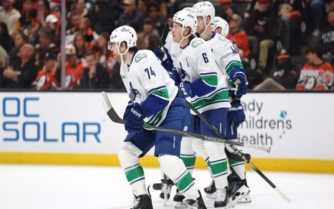Vēl pēdējā sezonas vilšanās: Bļugera "Canucks" drafta loterijā paliek ar "garu degunu"
