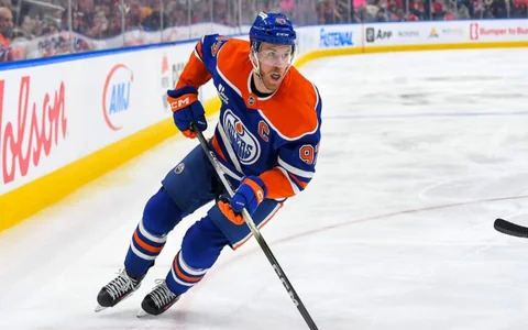 Makdeivids piekto reizi karjerā atzīts par NHL labāko spēlētāju