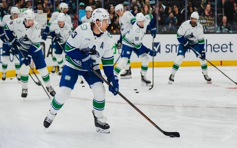 Bļugeram divas rezultatīvas piespēles "Canucks" neveiksmē