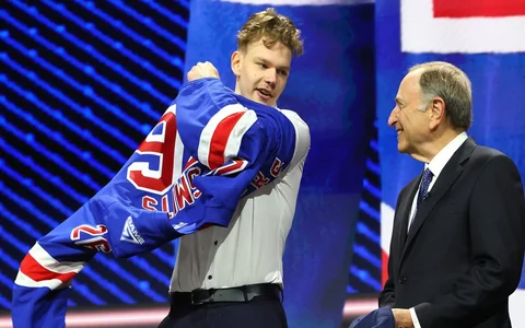 NHL talants Alberts Šmits nonācis vēl viena cienījama apskatnieka redzeslokā