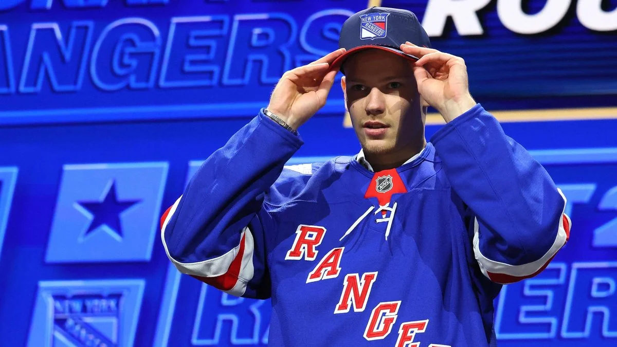 Šmits kļūst par visaugstāk NHL draftā izvēlēto latvieti un nonāk Ņujorkā