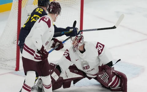 "Runāšu ar kluba vadību" – Alberts Šmits atstāj iespaidu uz NHL latviešiem un ceļ savu drafta vērtību