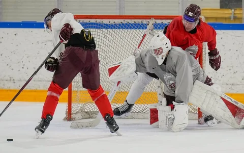 Foto: Hokeja pavasara gaidās – Latvijas izlase uzsāk gatavošanos pasaules čempionātam