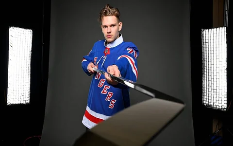 "Nebrīnieties, ja rudenī būs sākumsastāvā..." Šmita nonākšanu "Rangers" analizē Ziemeļamerikas mediji