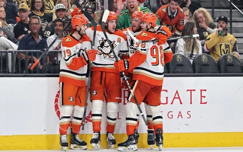 Noslēgts NHL vēsturē lielākais līgums – 21 gadu vecs talants kļūst par apmaksāto spēlētāju līgā